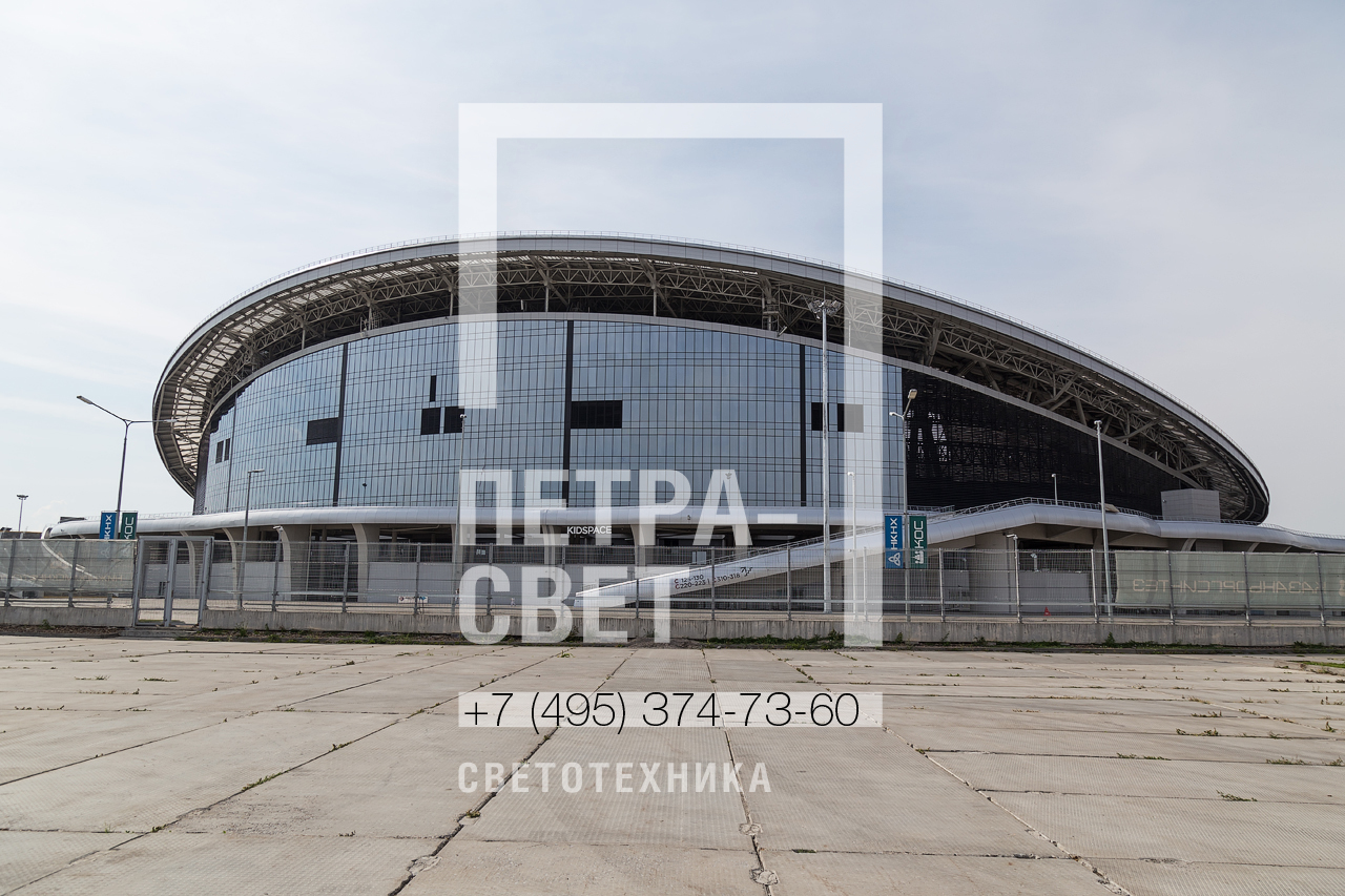 По периметру футбольного стадиона Казань Арена установлены мачты освещения с мобильной короной серии МГФ-35-М