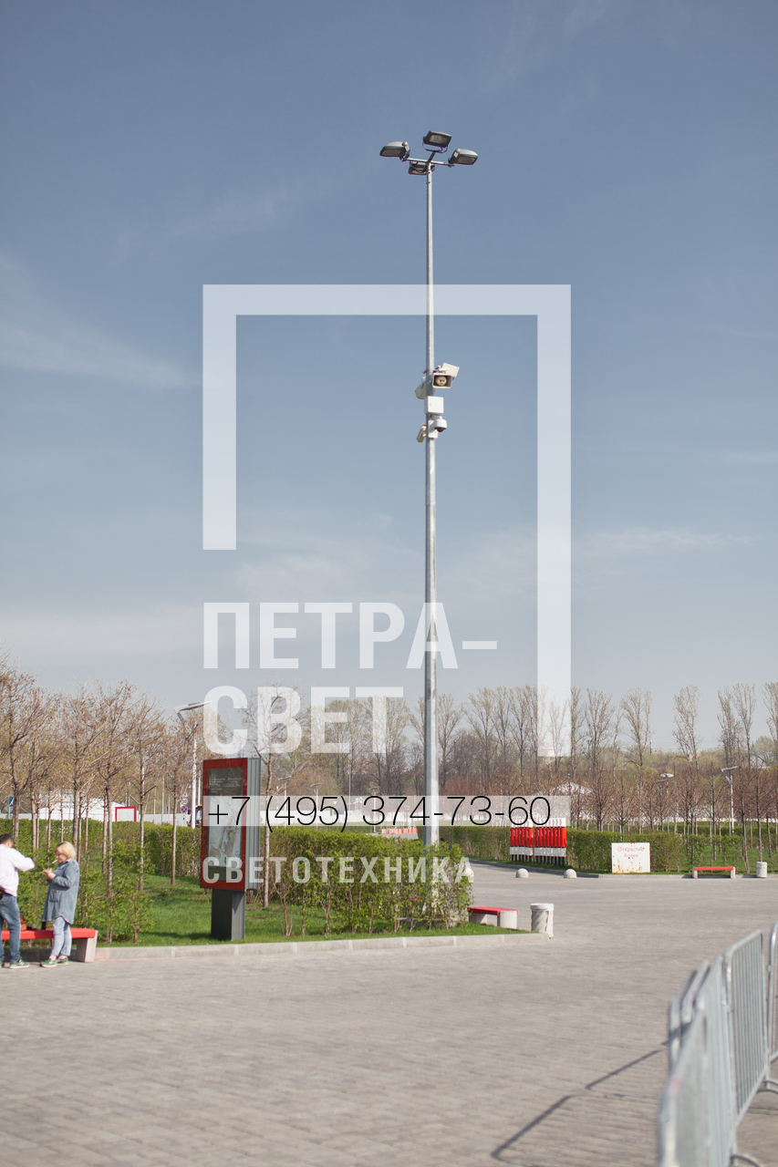 Опоры НФГ‐11,5 позволяют разместить приборы освещения на относительно большой высоте. Поэтому с их помощью можно освещать площади в городах, парковки и стоянки транспорта, пространства вокруг спортивных объектов. Для размещения светильников можно использовать четырёхрожковые кронштейны под консольные приборы освещения, создающие заливающее освещение.