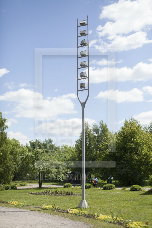 Опора парковая декоративная ОД-7-12,0-61 «Камертон». Высота 12 м, количество прожекторов 7.