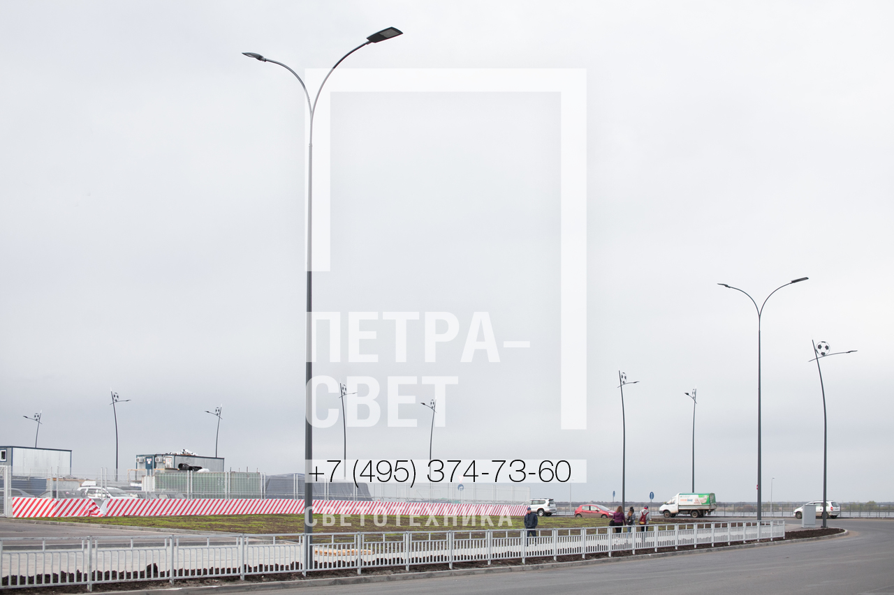 Спортивные объекты, торговые центры, административные и общественные здания нуждаются в развитой прилегающей транспортной инфраструктуре. Безопасность перемещения по прилегающим площадкам в тёмное время суток обеспечивается качественным освещением. На вновь построенном стадионе в Нижнем Новгороде для строительства системы уличного освещения применяются опоры типа НФГ‐11,5.