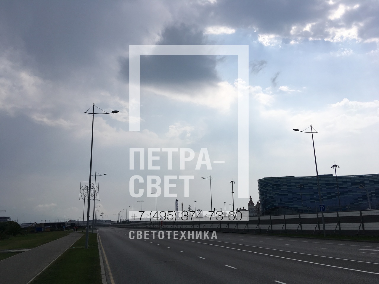 Обработка опор методом горячего цинкования позволяет защитить углеродистую сталь не только от влаги и кислорода, но и разрушающего действия солёной воды на морском побережье. Поэтому для освещения спортивных Олимпийских объектов в Сочи часто применялись оцинкованные опоры НФГ.