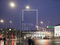 Освещение Пречистенской площади с помощью опор ОГК-8 декориванные цоколем из стеклопластика у основания. Г.Москва