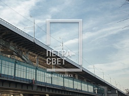 Мост Лужники в г.Москва оборудован стальными опорами освещения марки ТФ-700-9,0-01 Нагрузка на данных опорах может достигать 700кг