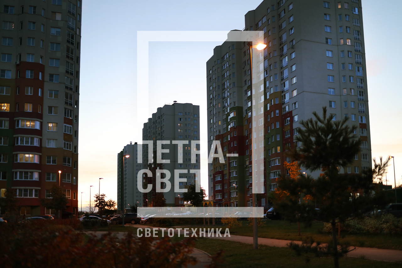Для защиты углеродистой стали опоры от коррозии используется метод горячего цинкования. Опоры предварительно очищаются от загрязнений, обезжириваются и протравливаются, после чего погружаются в ёмкости с расплавленным металлом. В результате на поверхности