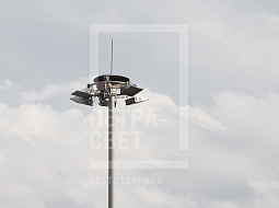 Скорость спуска мобильной короны мачт ОВМ зависит от мощности установленного эксплуатационного комплекта, высоты мачты, размера лебедки и от веса прожекторов.